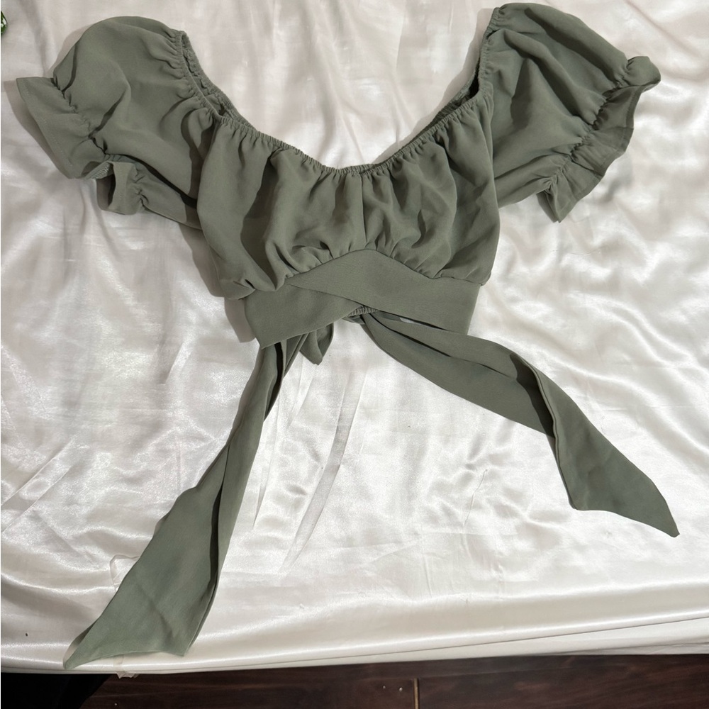 Chic Olive Green Puff Sleeve Crop Top
